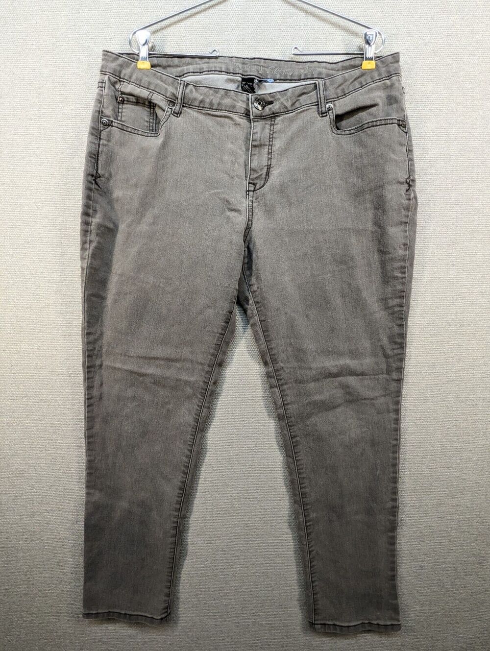 Apt 9 Gray Jeans Size 16 Modern Skinny Leg -0324C99